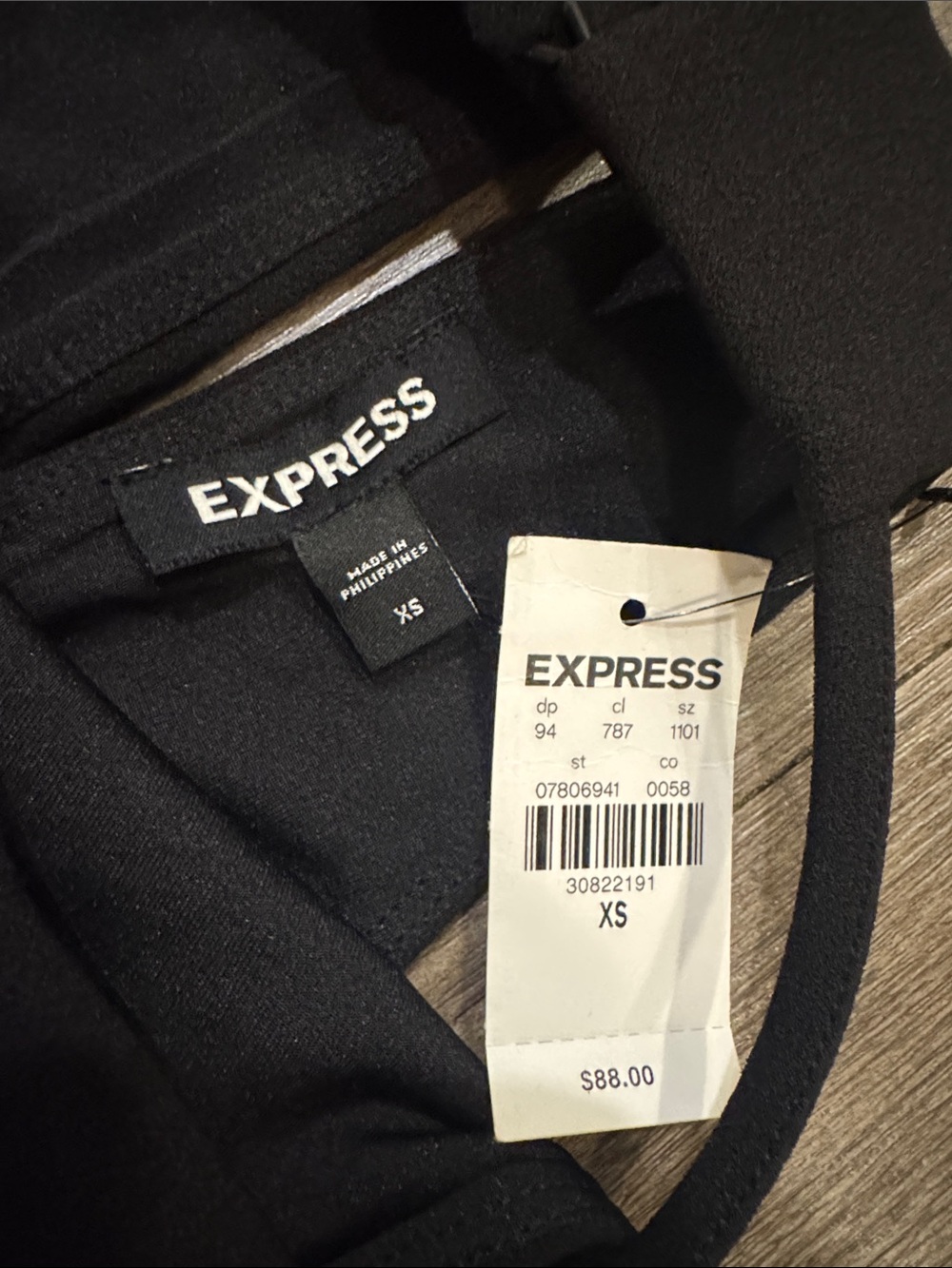 🆕 Express Black Halter Cutout Mini Dress. XS. NWT!!🔥 - Picture 2 of 5